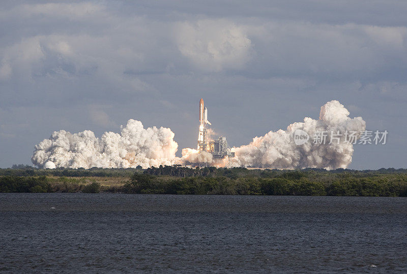 NASA STS-129航天飞机发射